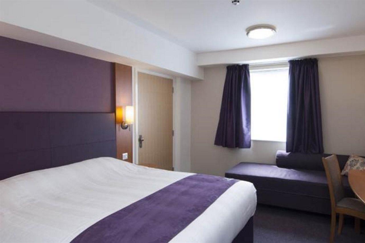 Premier Inn London Gatwick Airport - A23 Airport Way Crawley  Exterior foto