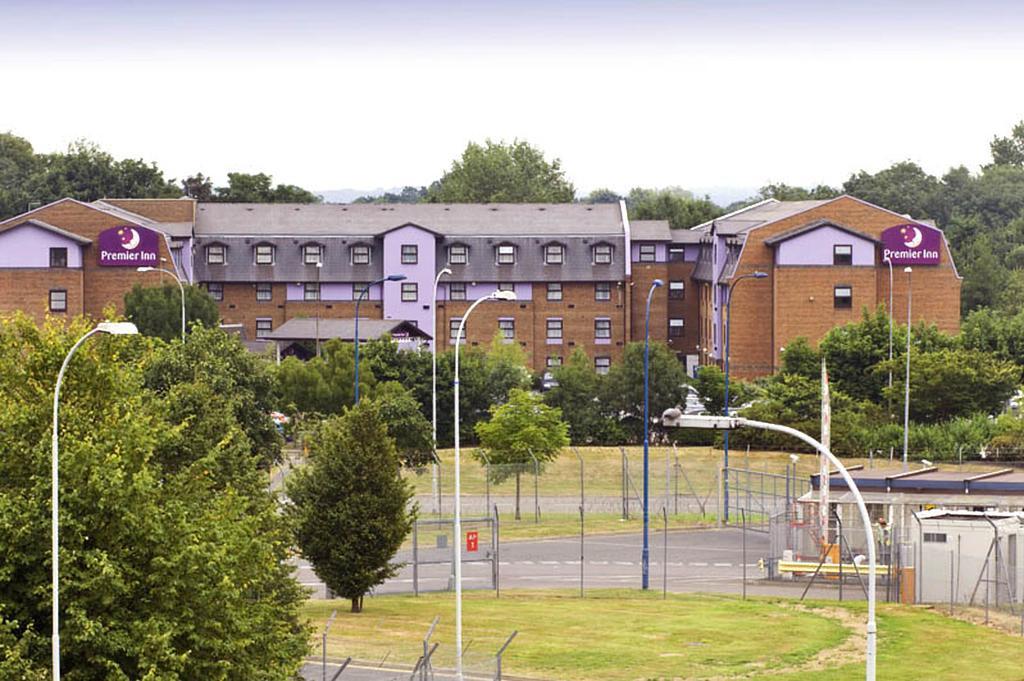 Premier Inn London Gatwick Airport - A23 Airport Way Crawley  Exterior foto