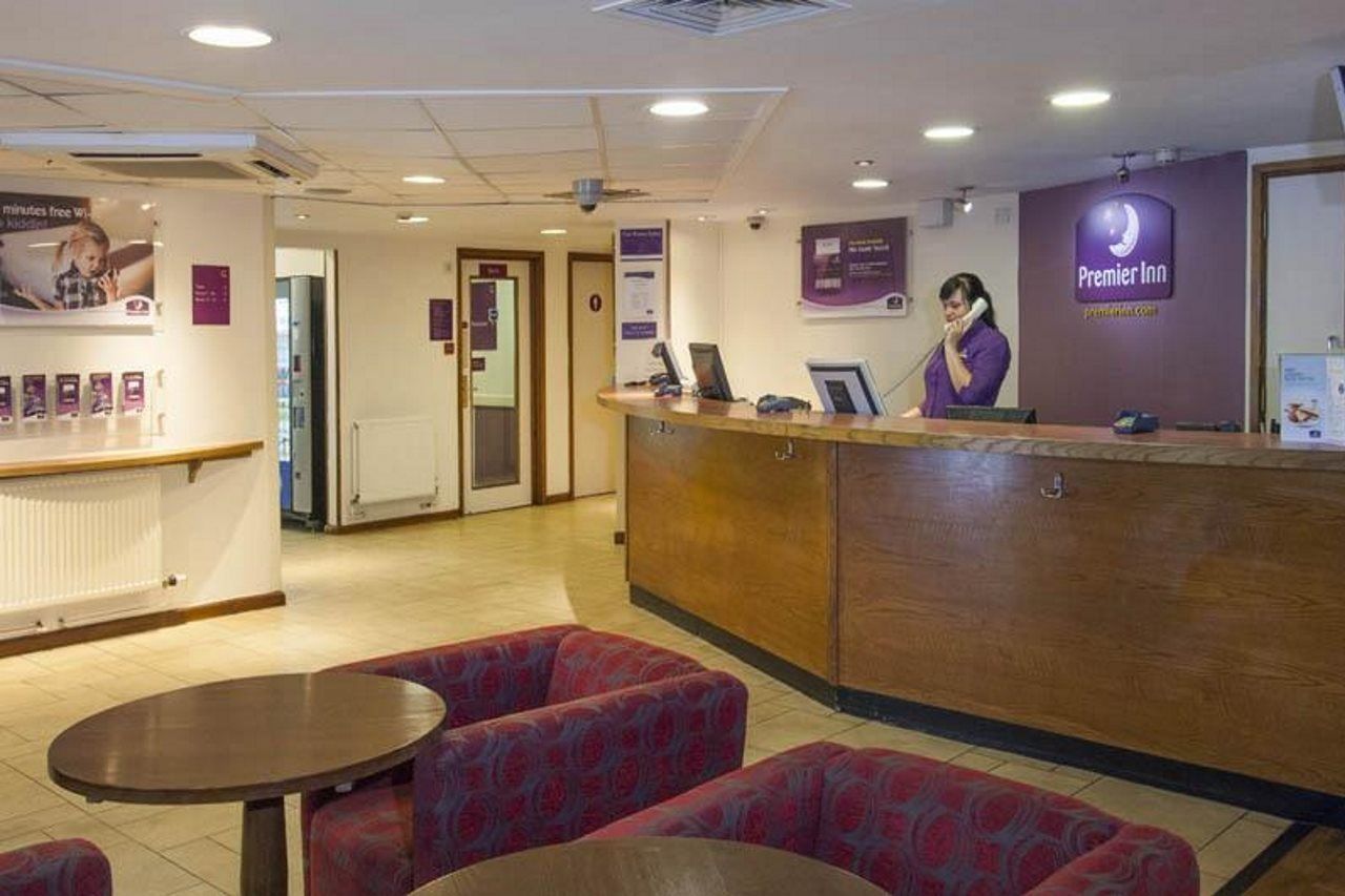 Premier Inn London Gatwick Airport - A23 Airport Way Crawley  Exterior foto